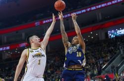 开云体育官方网站-浙江男篮多点开花，攻势犀利