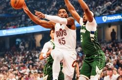 开云体育在线-雄鹿内线稳固防守，助球队连胜的简单介绍