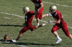 开云体育下载-绿茵与硬木的双重奏，西甲德比战术风暴与凯尔特人防守哲学的交响