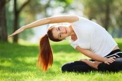 开云体育下载-策略与坚韧的胜利，塞恩斯领衔红牛二队力克索伯，诠释赛车运动的唯一性