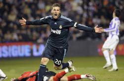 开云体育下载-冰与火之歌，当布克的防守寒流冻结爵士，上海队的火焰如何被强行熄灭？