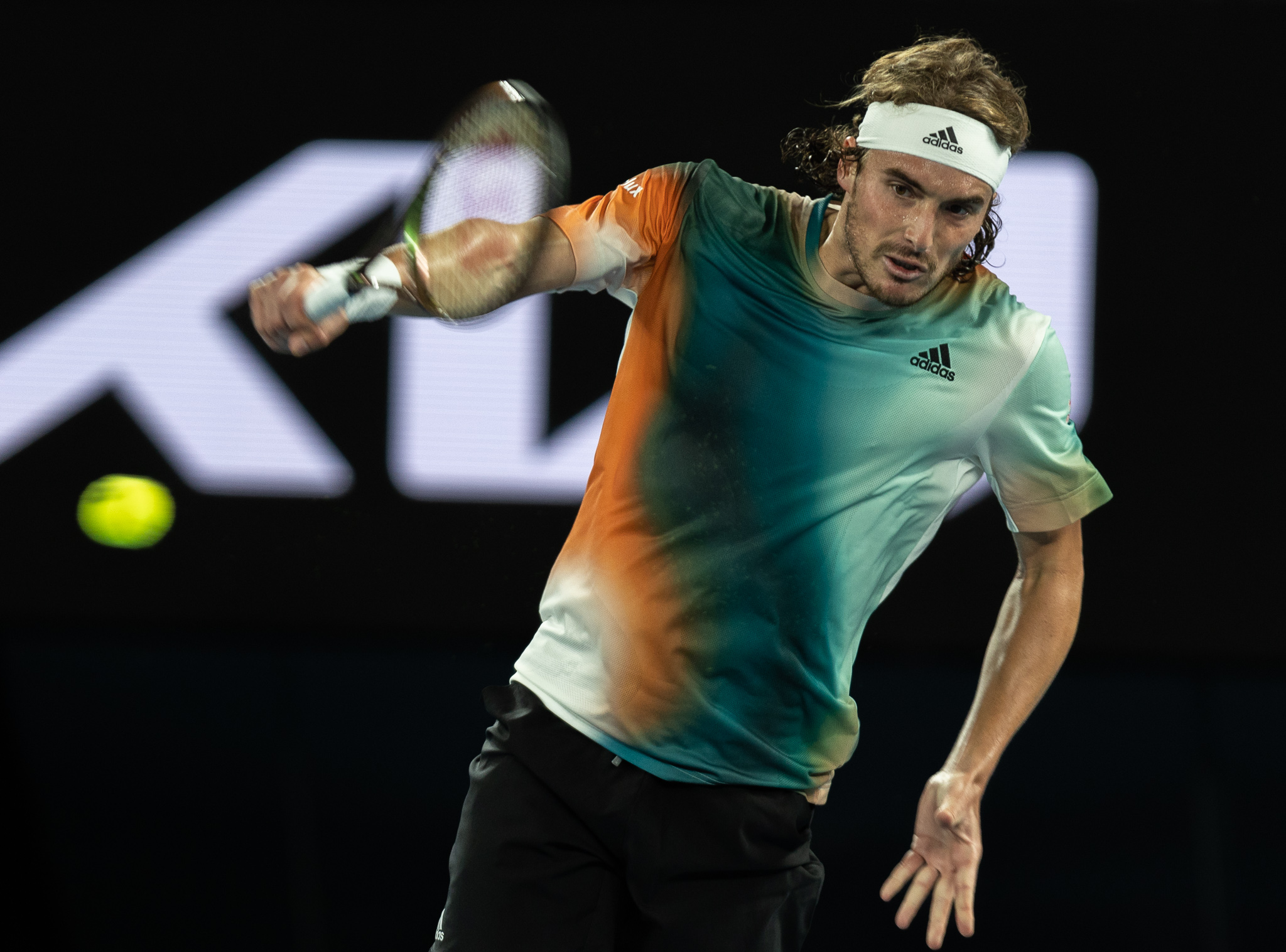 西班牙网球队绝杀澳大利亚网球队，西西帕斯关键制胜的简单介绍