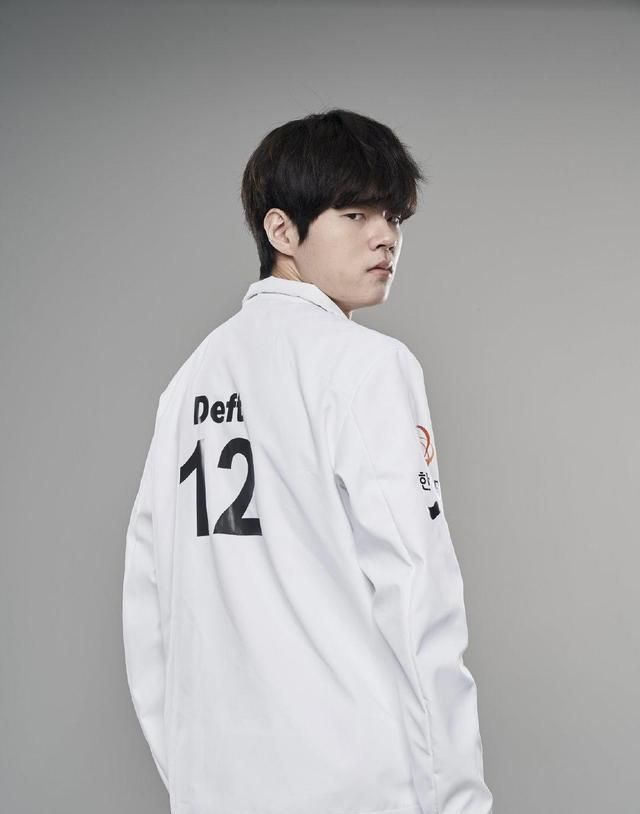 BRO险胜G2，Deft高光表现的简单介绍