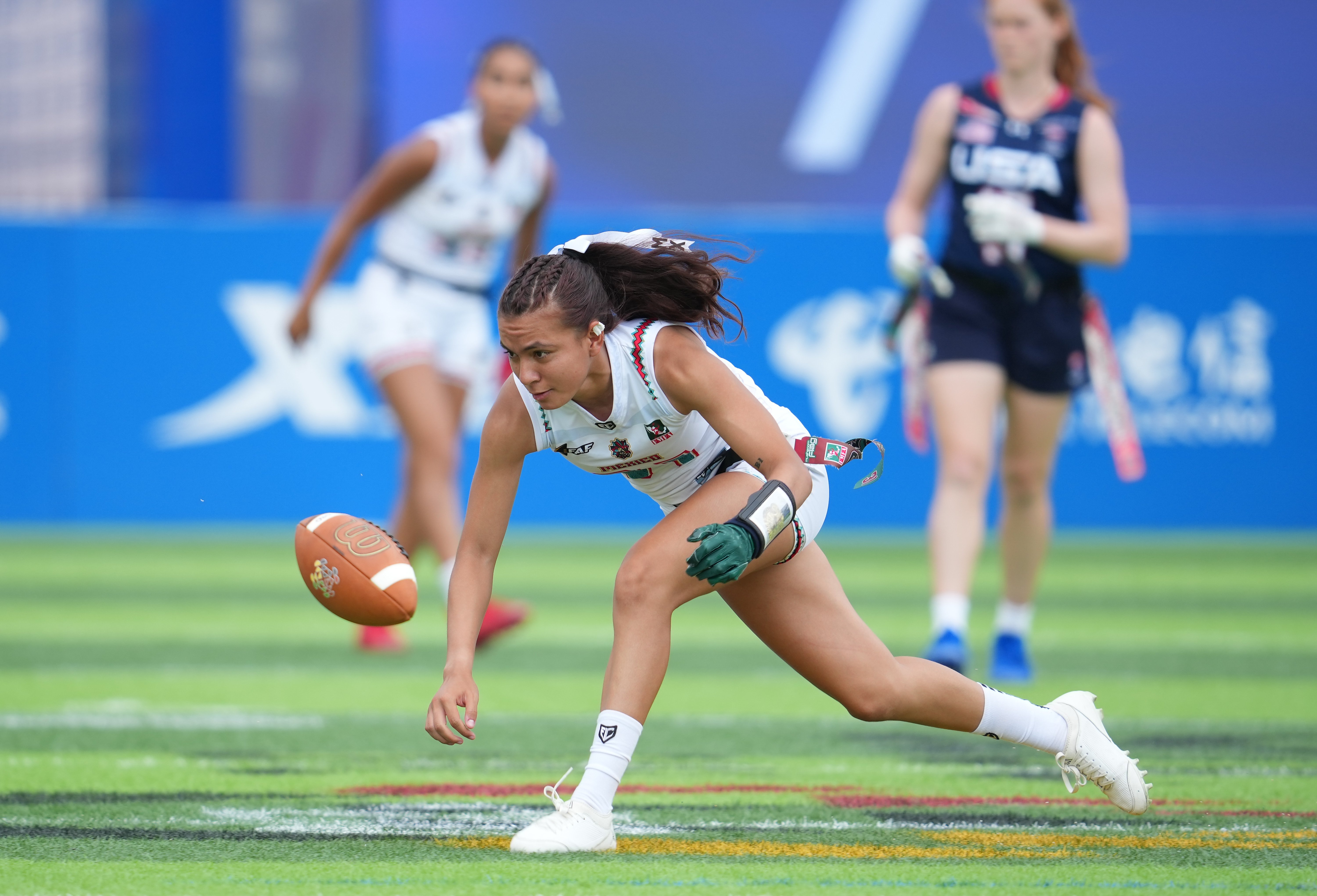 包含墨西哥队成功晋级下一阶段比赛的词条