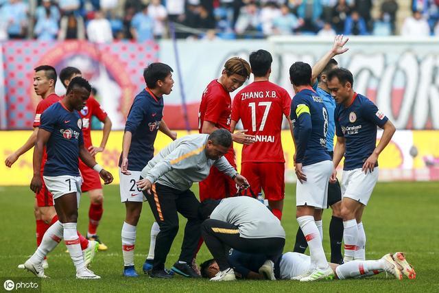 瓦伦西亚客场惨败,保级形势愈发严峻的简单介绍 瓦伦西亚客场惨败,保级形势愈发严峻的简单介绍