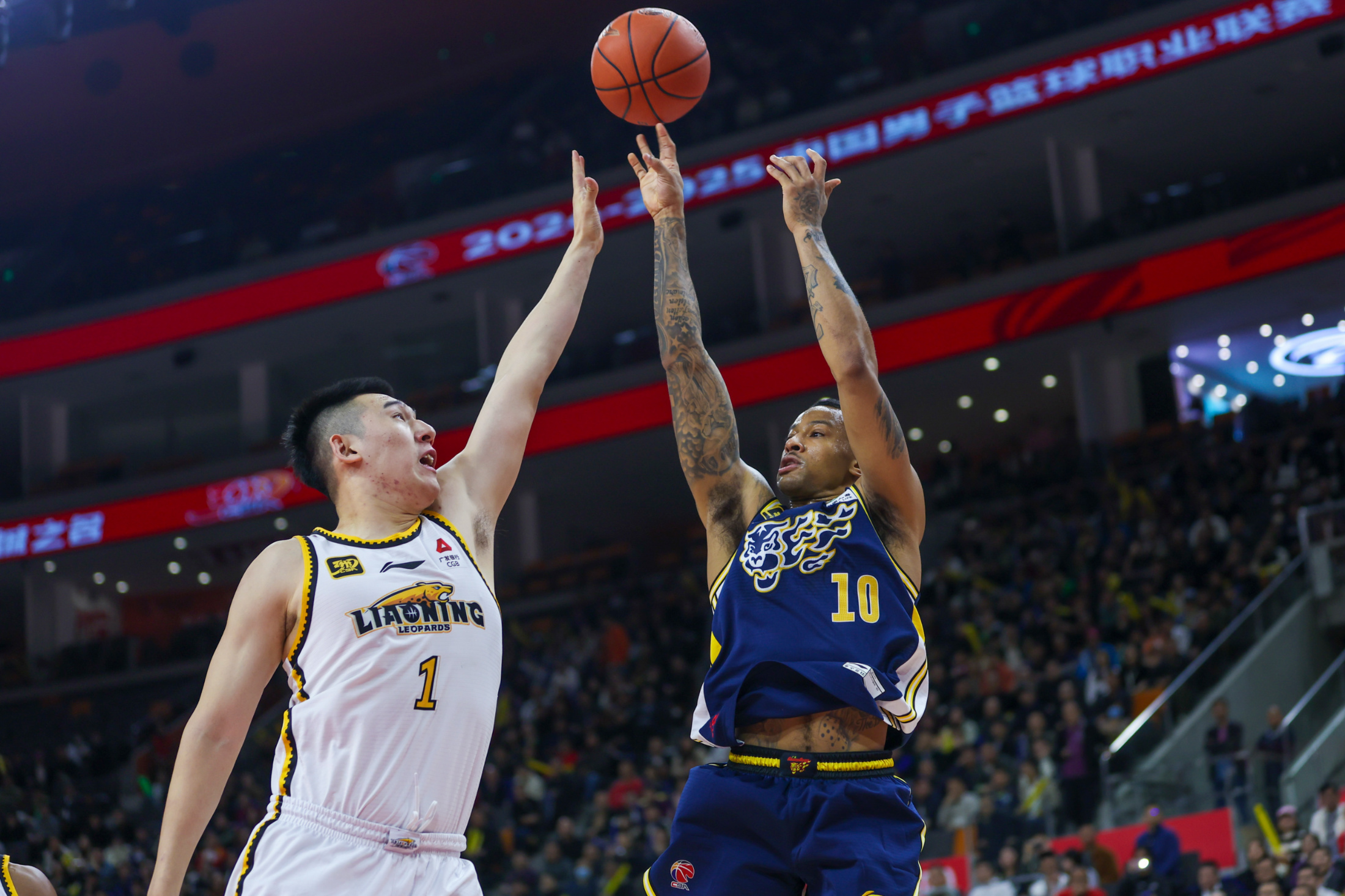 浙江男篮多点开花，攻势犀利