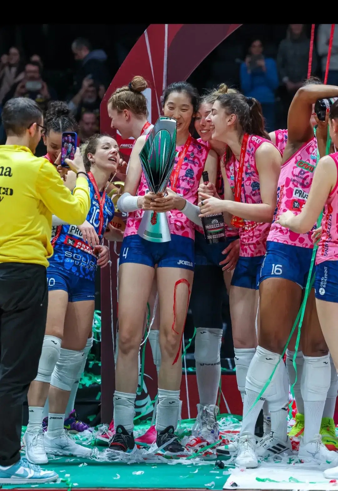 意大利队表现抢眼，成功晋级四强