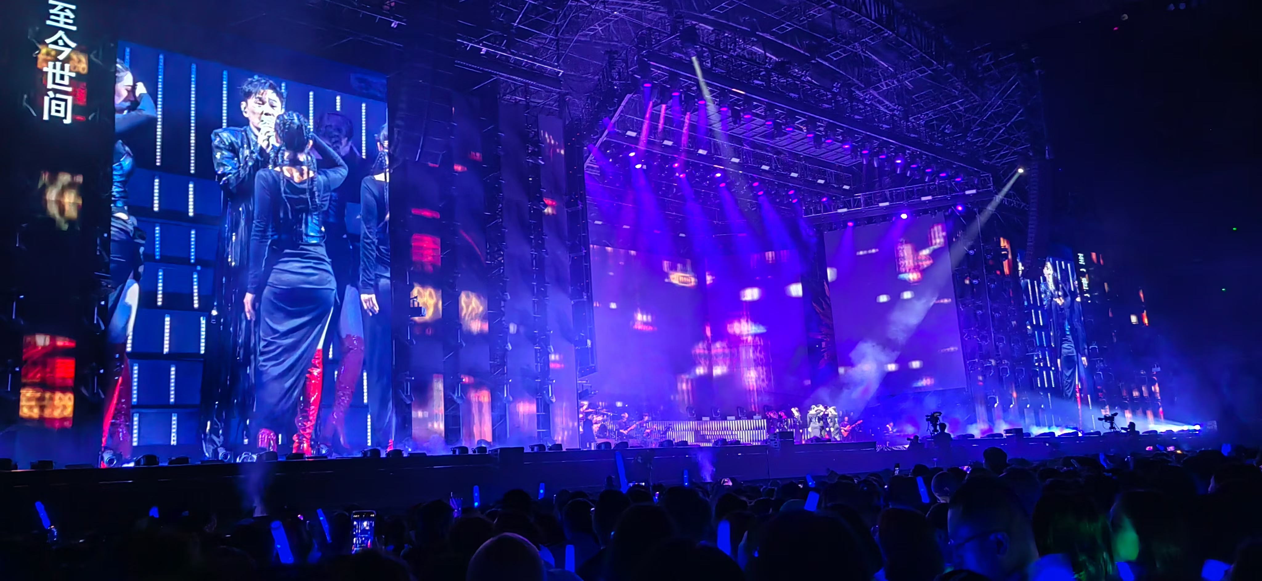 主场氛围火爆，助威声响彻全场