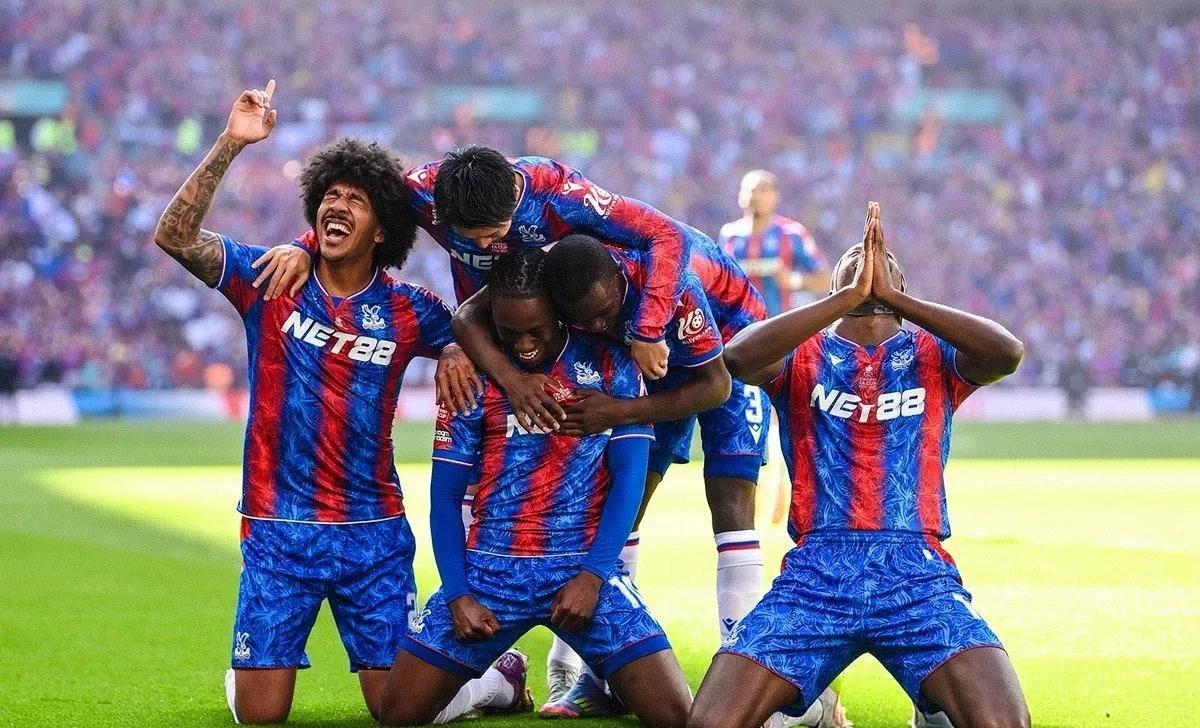 包含曼城力克对手，锁定小组第一的词条