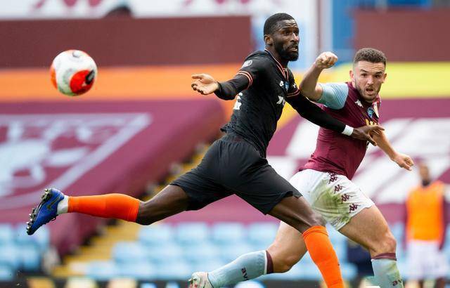 关于梅尔堡队后防脆弱，需补强以应对强敌的信息