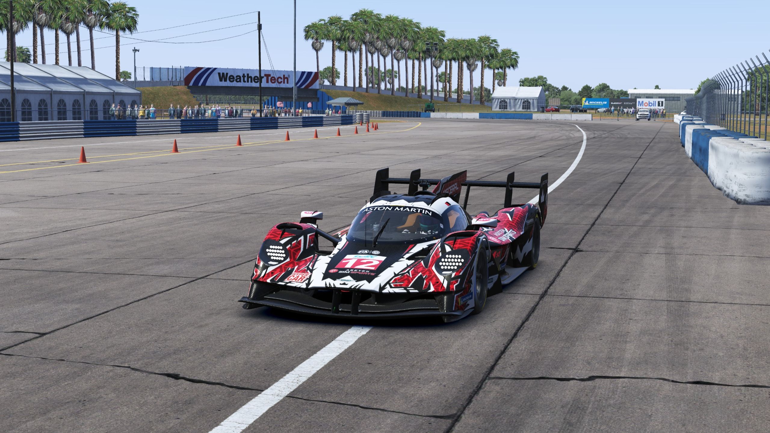 关于阿斯顿马丁横扫迈凯伦，佩雷兹点燃赛场的信息