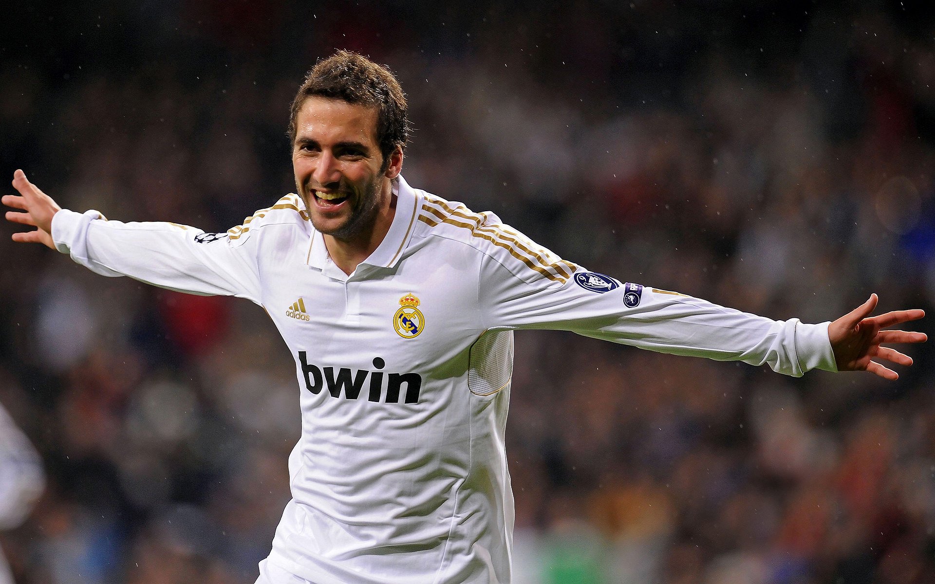 戈麦斯连续破门定乾坤,利物浦力克巴萨,唯一性胜利拉开晋级差距