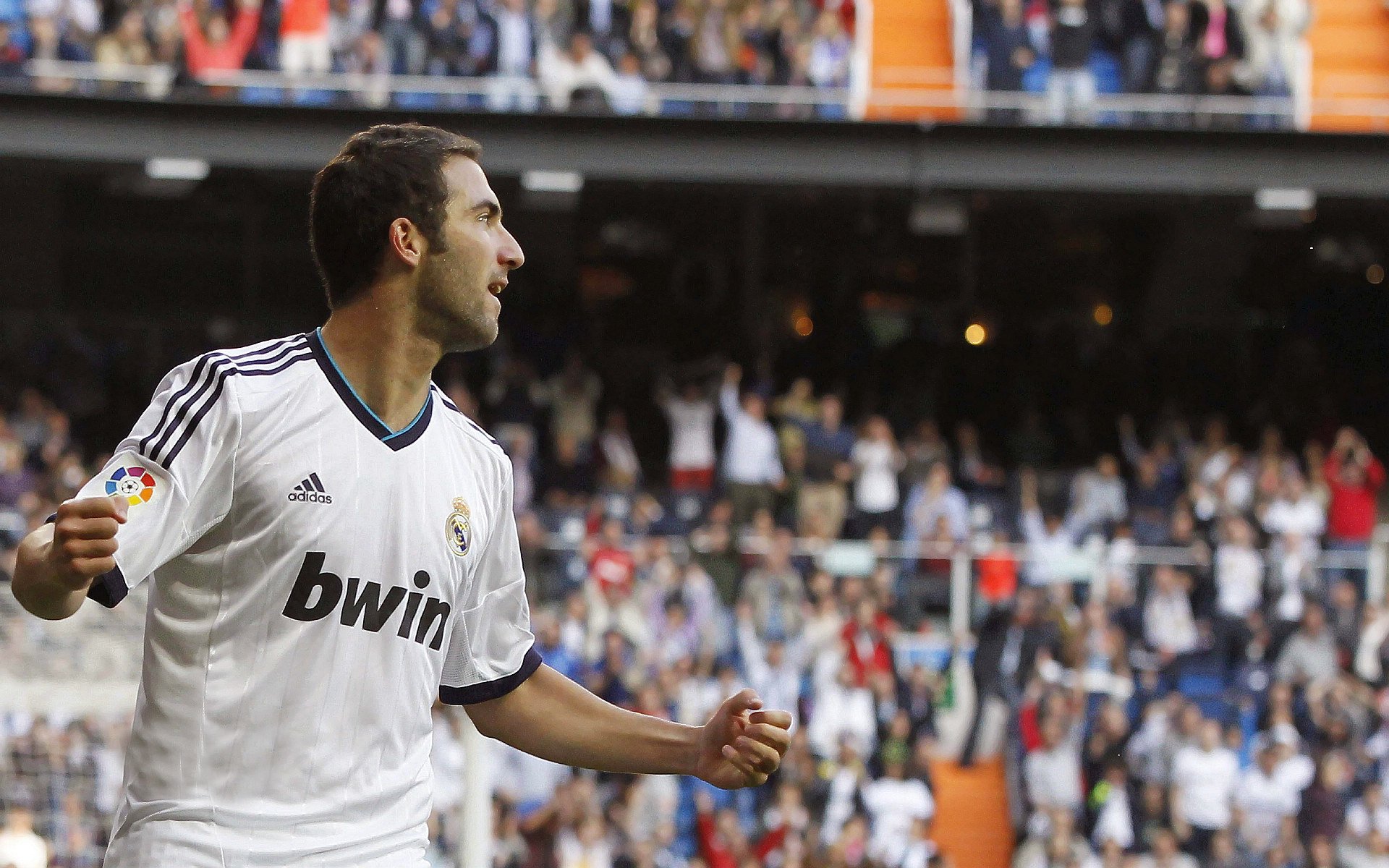 冰岛收割罗马,哈弗茨在英超争冠接管比赛,当北欧神话照进绿茵现实