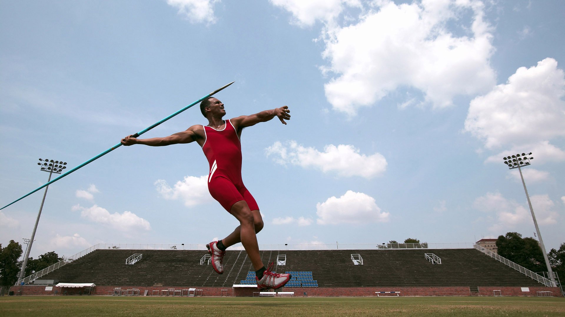 赛道与球场，当F1街道赛之夜遇见文班亚马的数据风暴