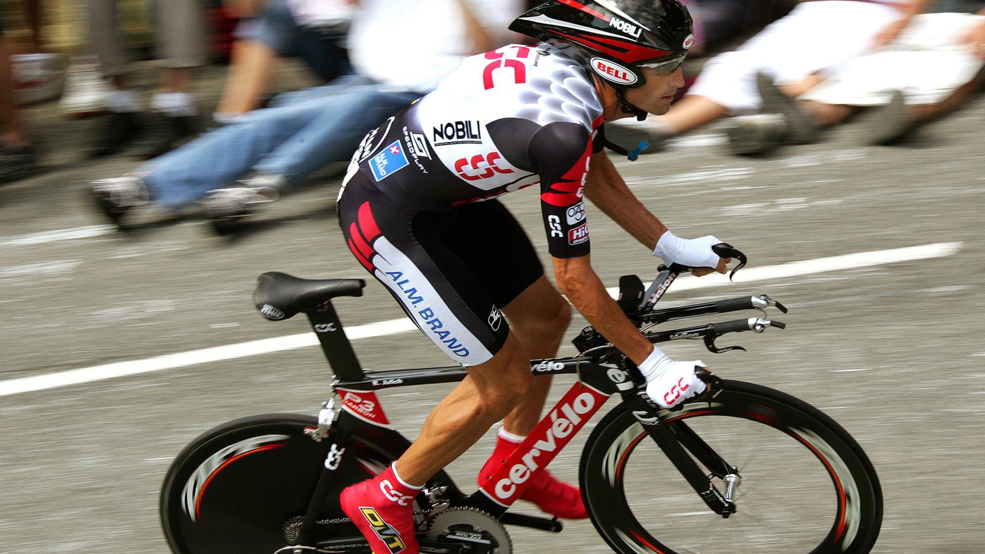 赛道新纪元，周冠宇驾驭跃马，以绝对统治力重写F1格局