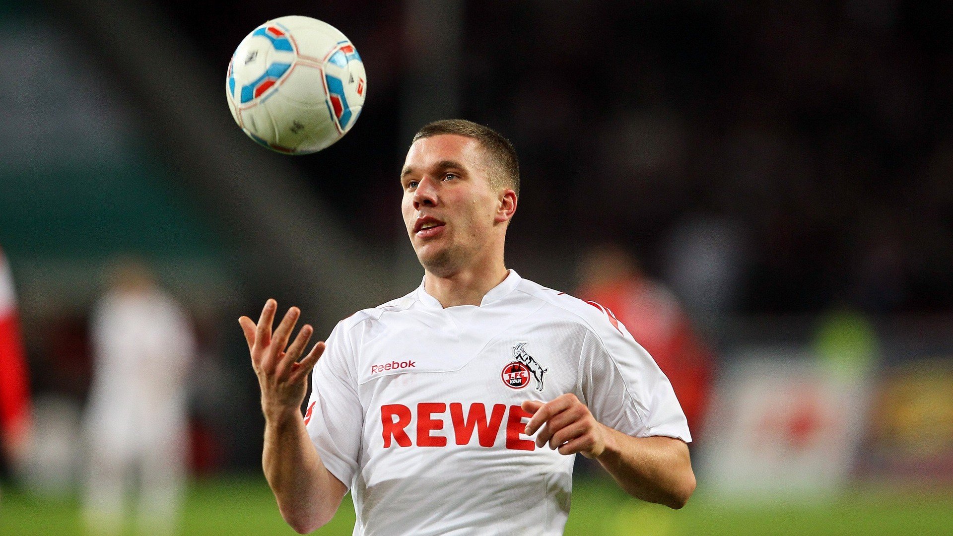 从瑞典队横扫英格兰队到奥恰洛夫关键制胜，团队协作与个人英雄主义的双重奏